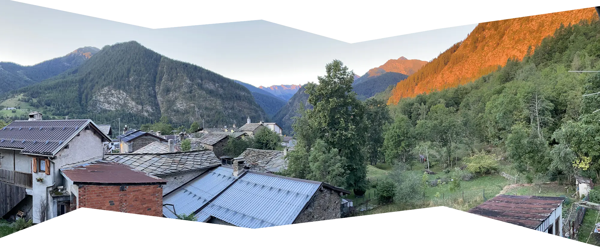 Panorama estivo osservato dalla casa di Gelindo a Fontane, in Val Germanasca.